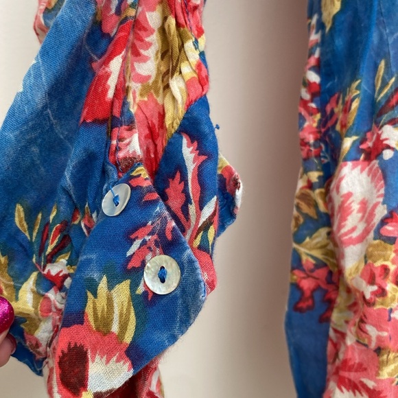MNG Basics size 8 floral print blue and red blouse3/4 sleeve - Picture 7 of 16